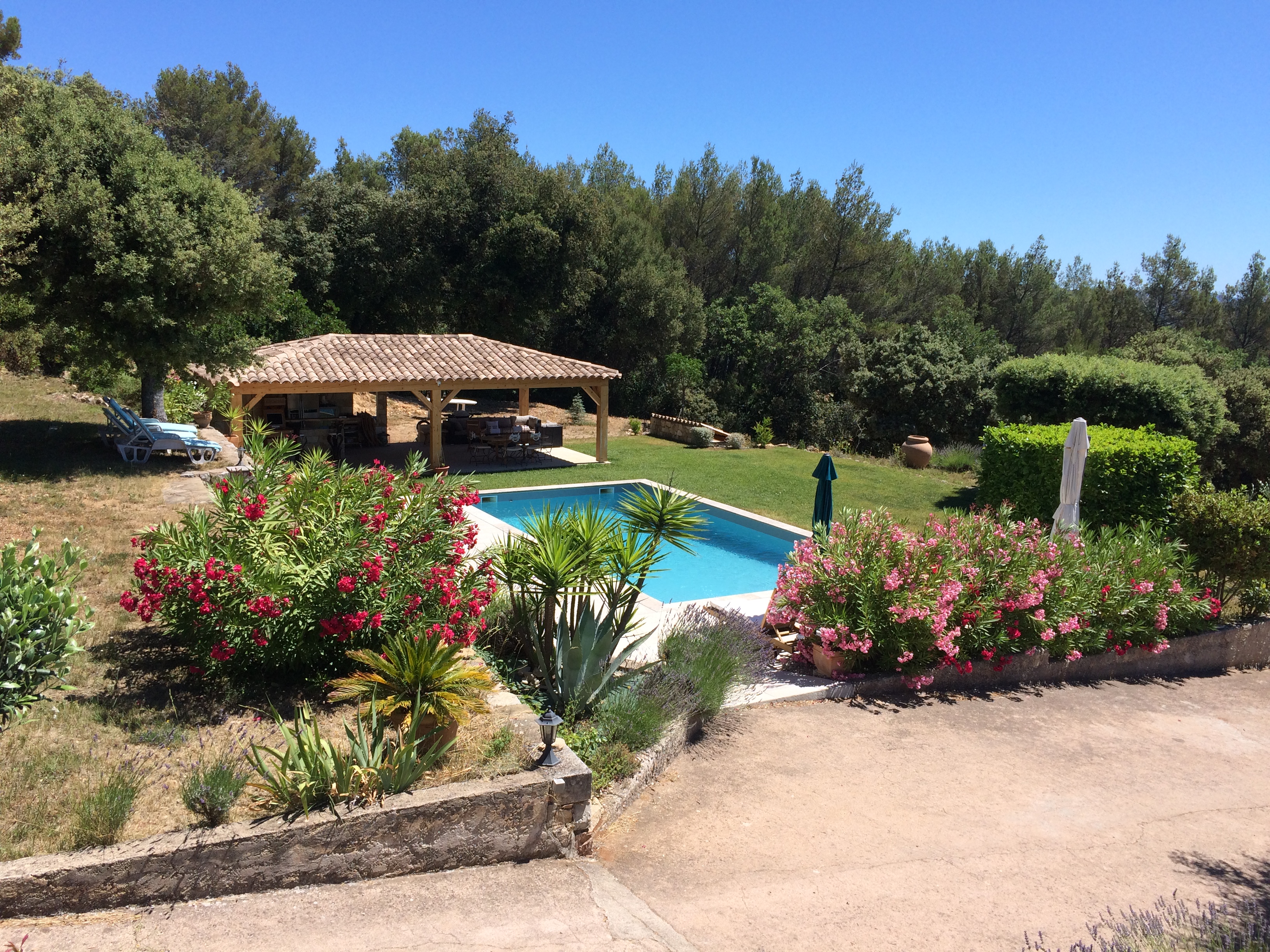 Piscine privée disponible à la location