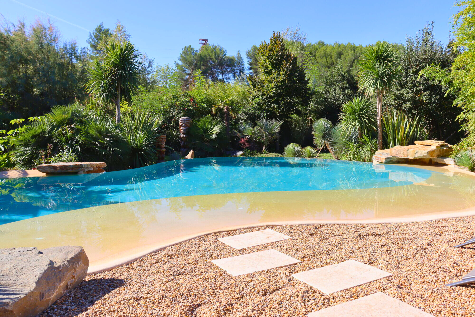 Piscine privée disponible à la location