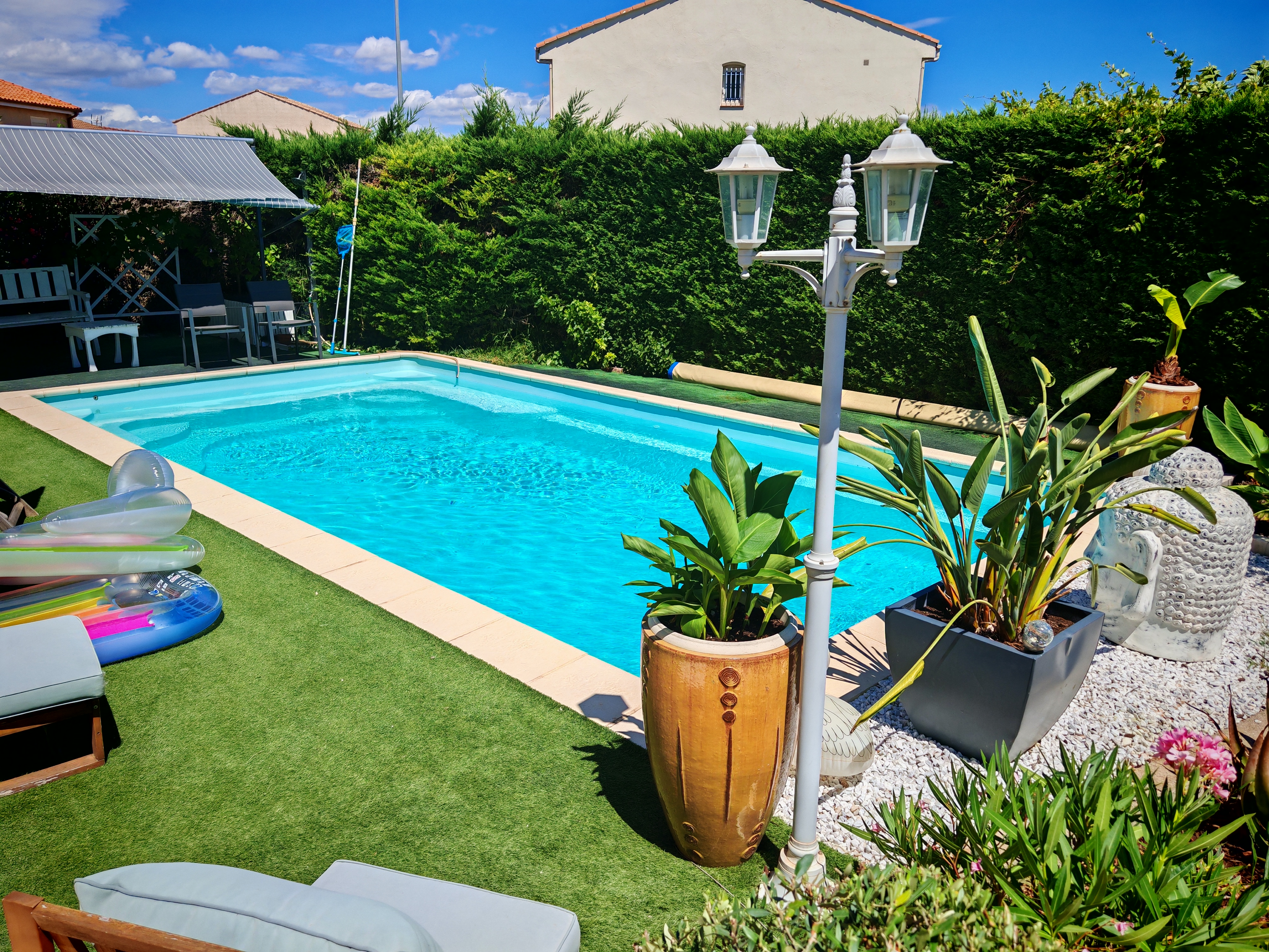 Piscine privée disponible à la location