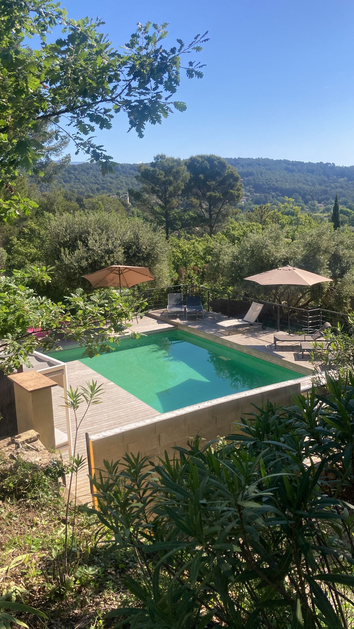 Piscine privée disponible à la location