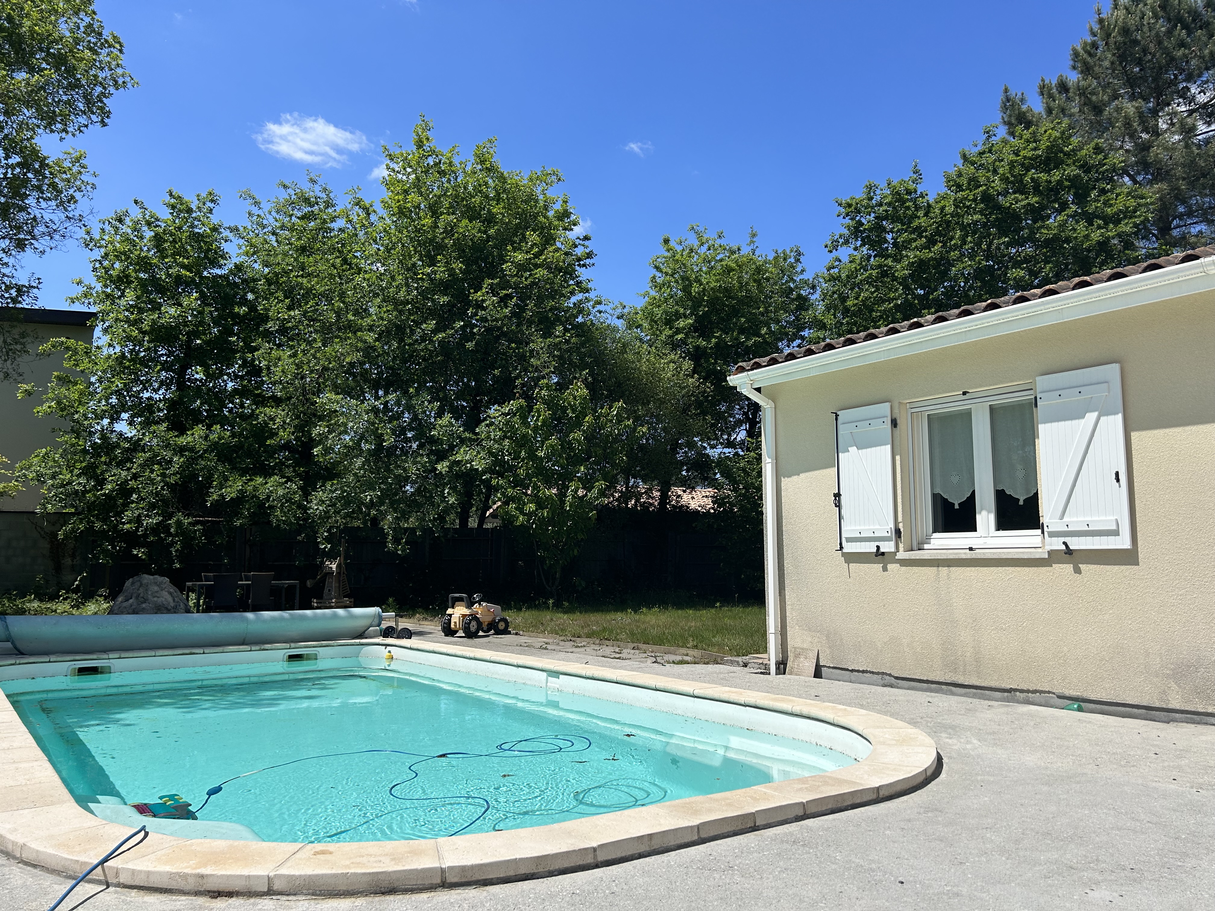 Piscine privée disponible à la location