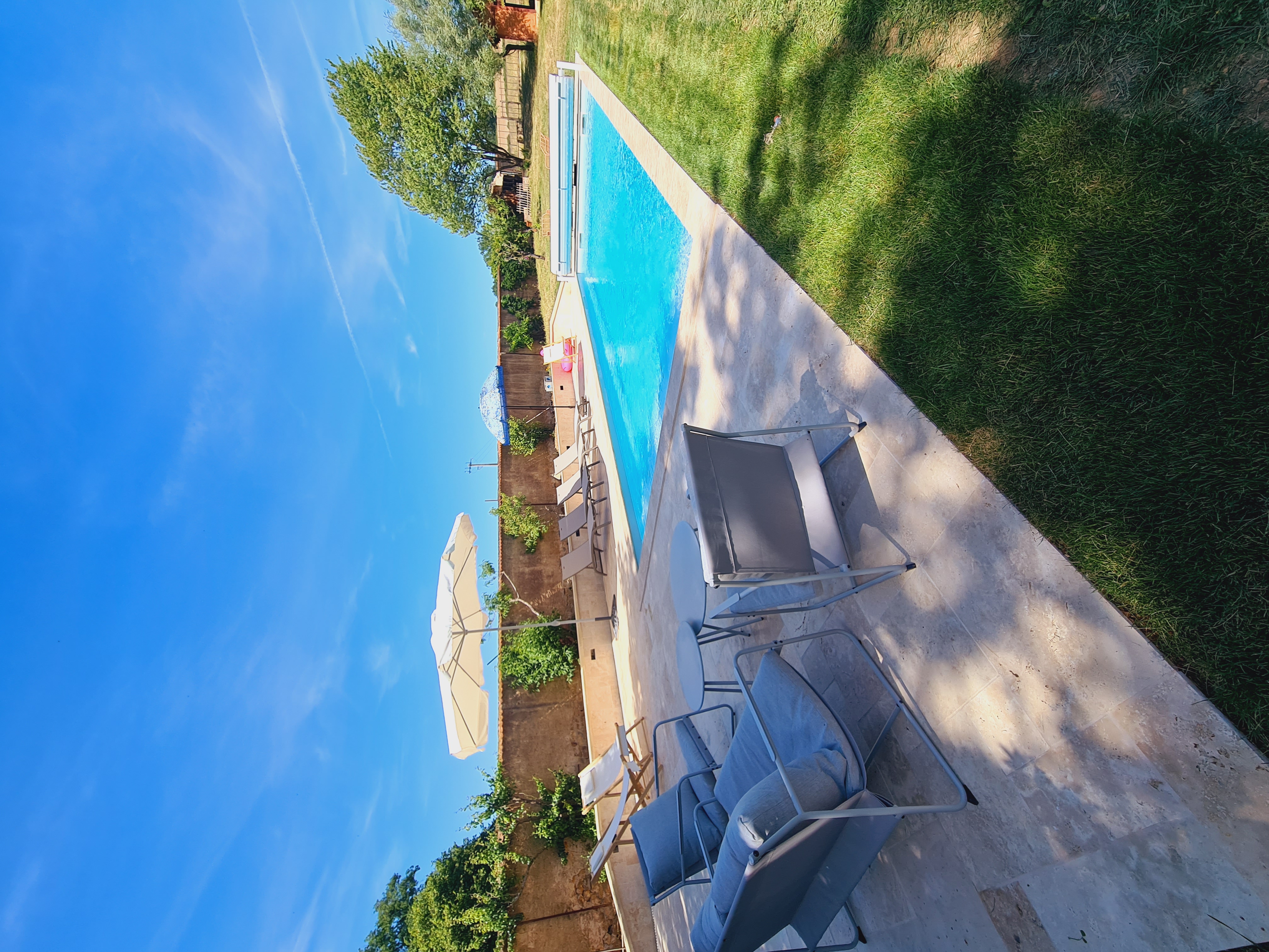 Piscine privée disponible à la location