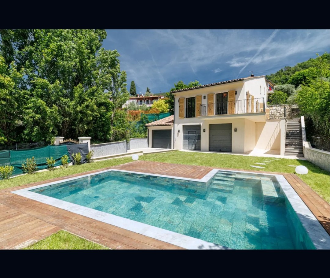Piscine privée disponible à la location