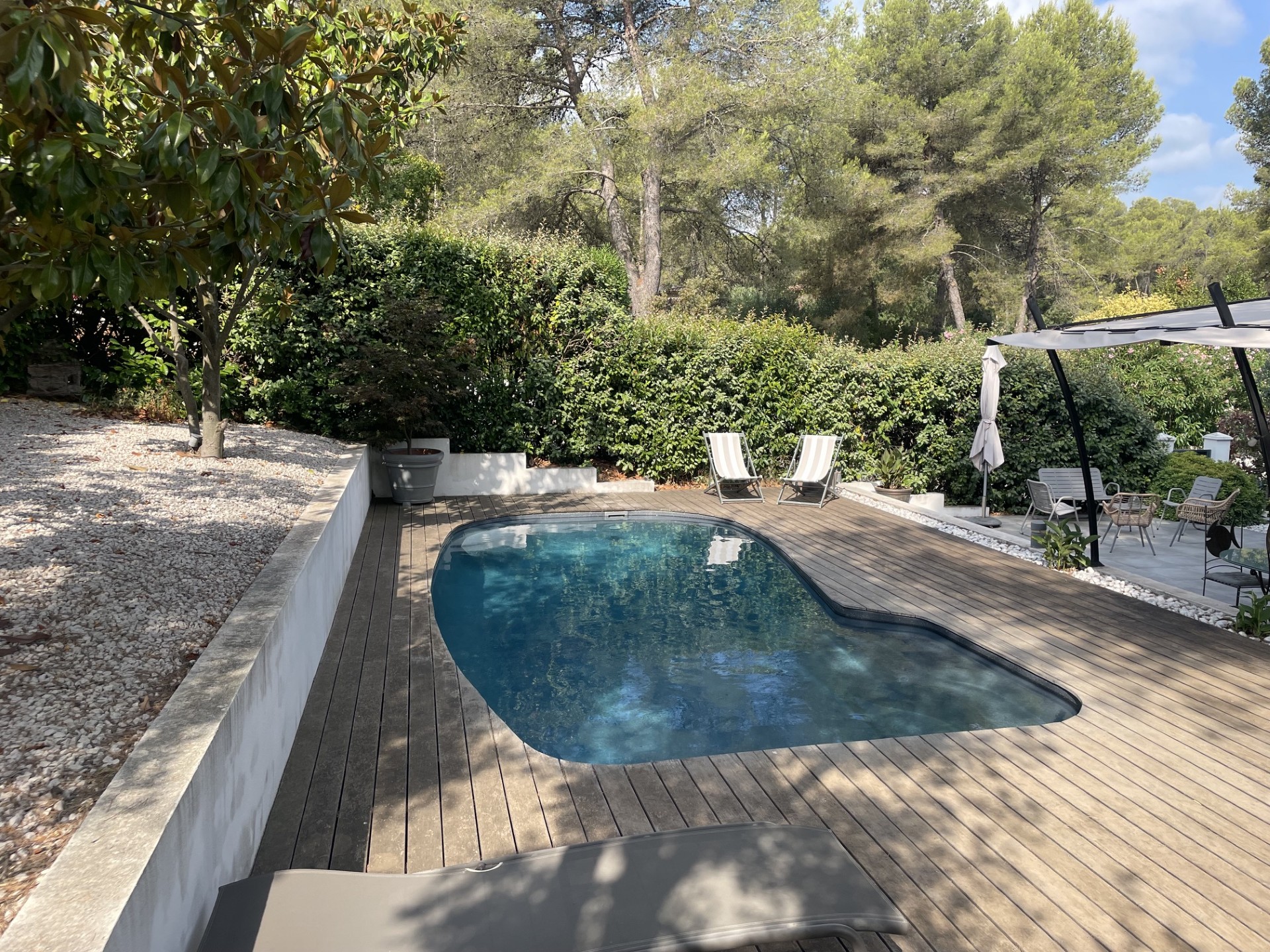 Piscine privée disponible à la location