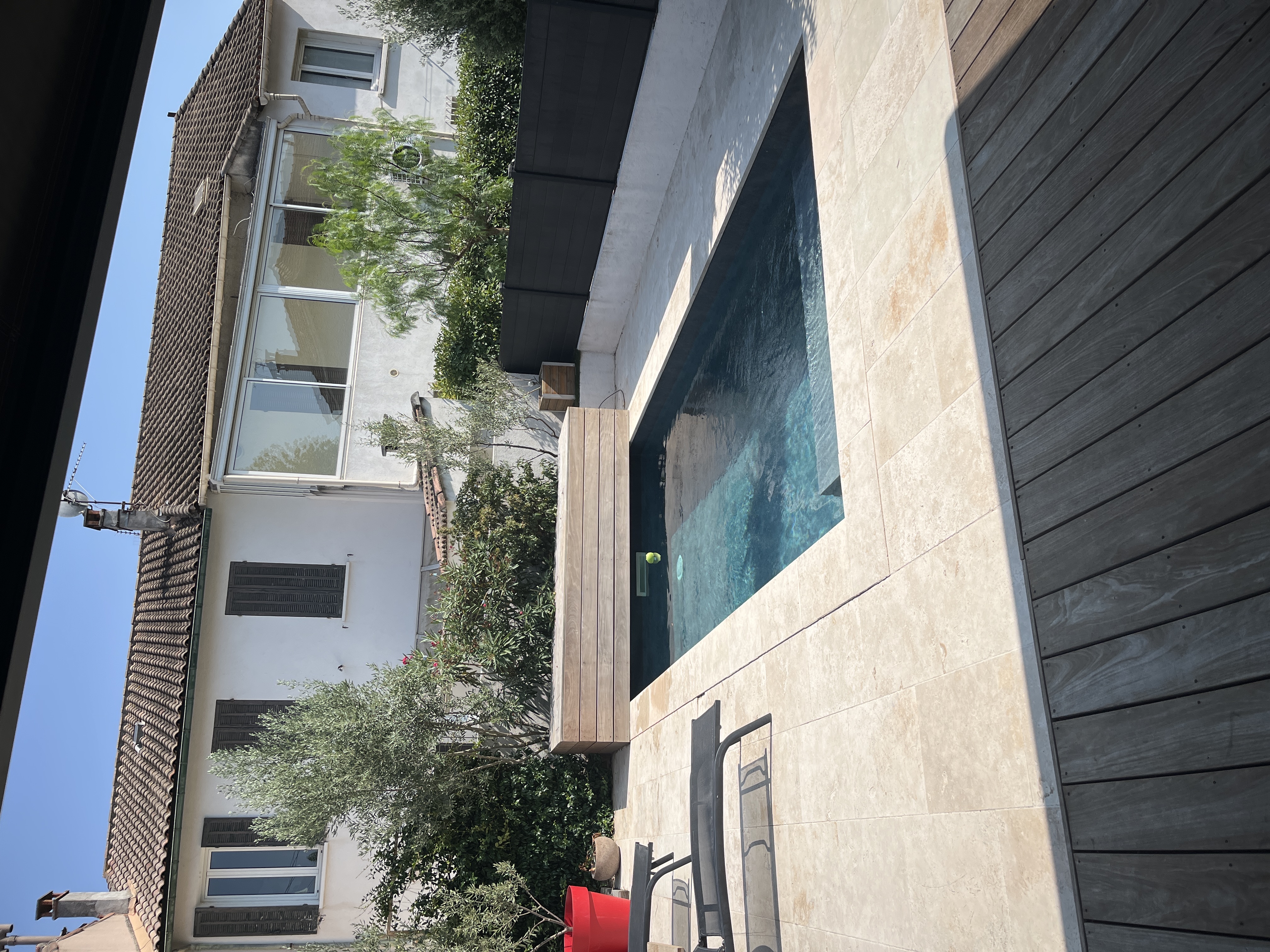 Piscine privée disponible à la location
