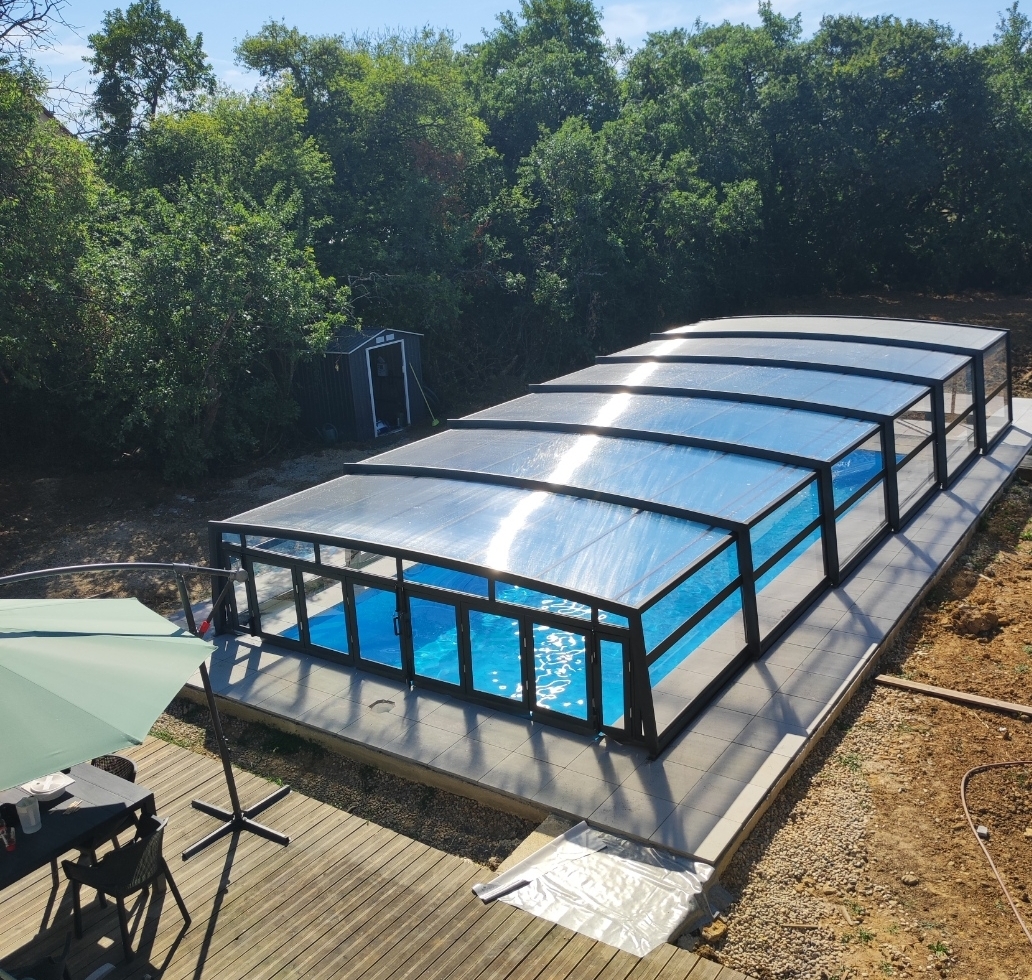 Piscine privée disponible à la location